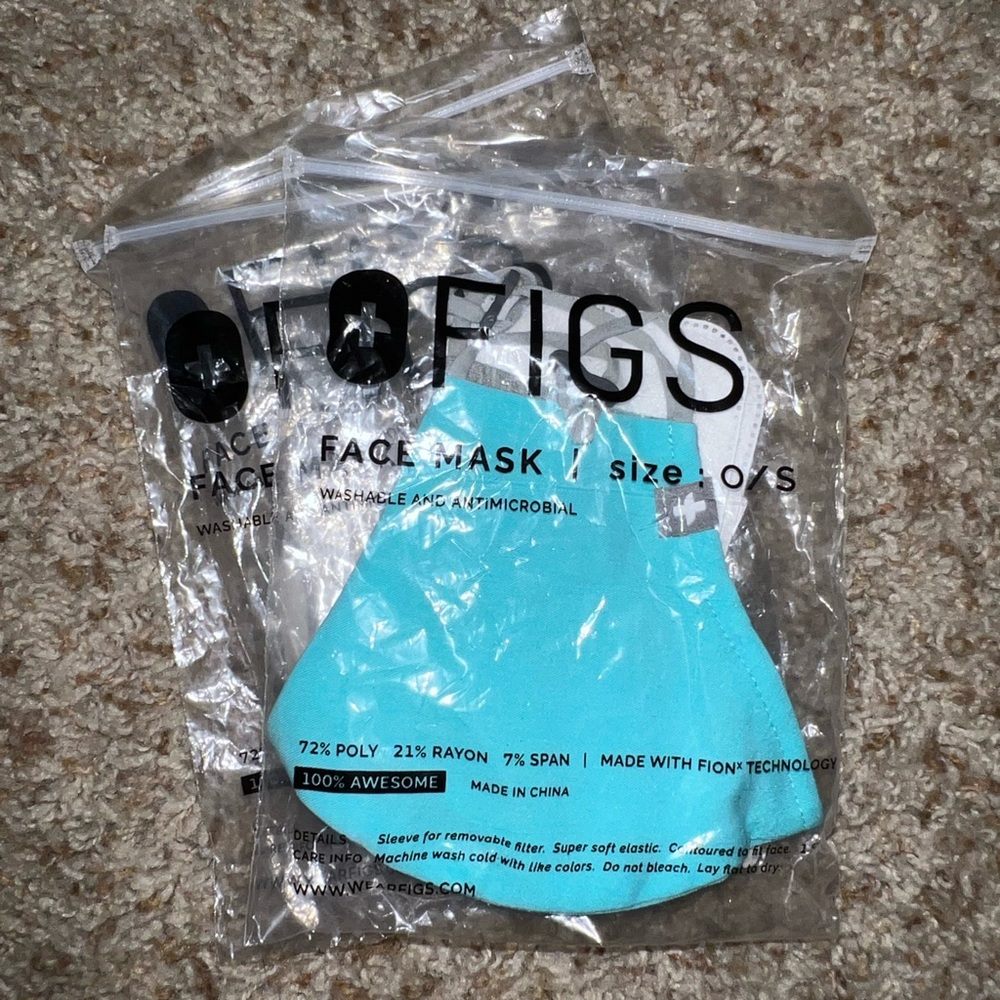 NWT Figs Scrubs Aqua Blue Face Mask with Extra Inserts RARE